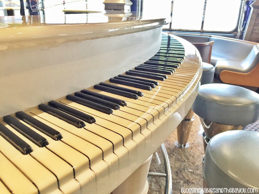 Duke's Piano Bar - Carnival Cruise Elation - Ship Details, Decor, Dining menu and more #BayouTravel